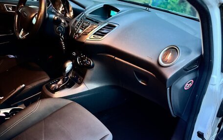 Ford Fiesta, 2015 год, 850 000 рублей, 3 фотография