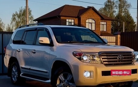 Toyota Land Cruiser 200, 2014 год, 3 990 000 рублей, 2 фотография