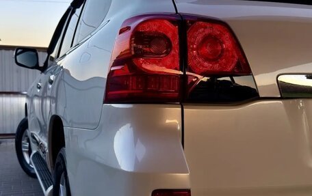 Toyota Land Cruiser 200, 2014 год, 3 990 000 рублей, 17 фотография
