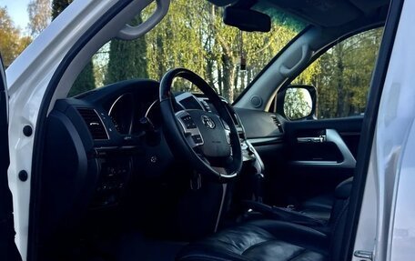 Toyota Land Cruiser 200, 2014 год, 3 990 000 рублей, 28 фотография