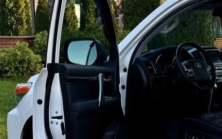 Toyota Land Cruiser 200, 2014 год, 3 990 000 рублей, 22 фотография
