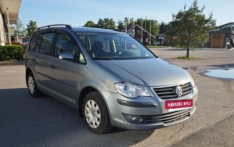 Volkswagen Touran III, 2008 год, 800 000 рублей, 3 фотография