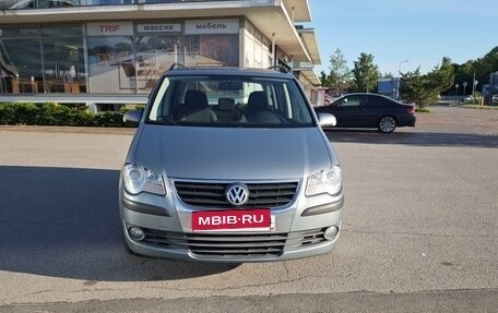 Volkswagen Touran III, 2008 год, 800 000 рублей, 2 фотография