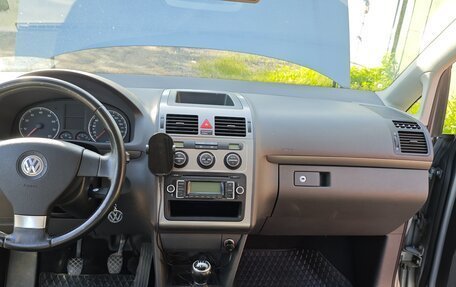 Volkswagen Touran III, 2008 год, 800 000 рублей, 10 фотография