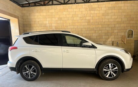 Toyota RAV4, 2017 год, 2 250 000 рублей, 3 фотография