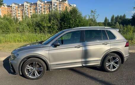 Volkswagen Tiguan II, 2018 год, 2 695 000 рублей, 2 фотография