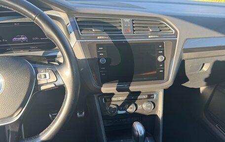 Volkswagen Tiguan II, 2018 год, 2 695 000 рублей, 13 фотография