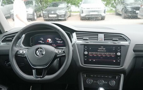 Volkswagen Tiguan II, 2019 год, 2 780 000 рублей, 10 фотография