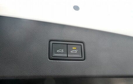 Volkswagen Tiguan II, 2019 год, 2 780 000 рублей, 19 фотография