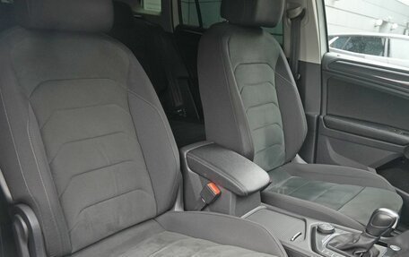 Volkswagen Tiguan II, 2019 год, 2 780 000 рублей, 21 фотография