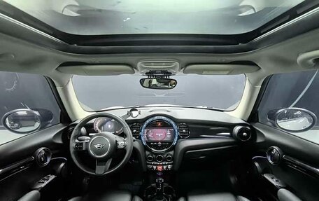 MINI Hatch, 2023 год, 1 750 000 рублей, 9 фотография
