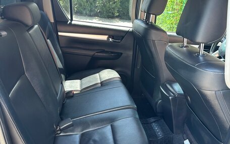 Toyota Hilux VIII, 2018 год, 4 040 000 рублей, 10 фотография