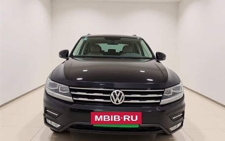 Volkswagen Tiguan II, 2019 год, 1 647 000 рублей, 2 фотография