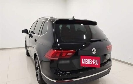 Volkswagen Tiguan II, 2019 год, 1 647 000 рублей, 4 фотография