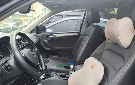 Volkswagen Tiguan II, 2019 год, 1 647 000 рублей, 16 фотография