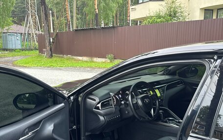 Toyota Camry, 2018 год, 3 000 000 рублей, 18 фотография