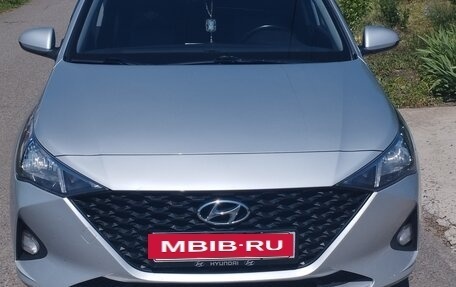 Hyundai Solaris II рестайлинг, 2021 год, 1 200 000 рублей, 2 фотография