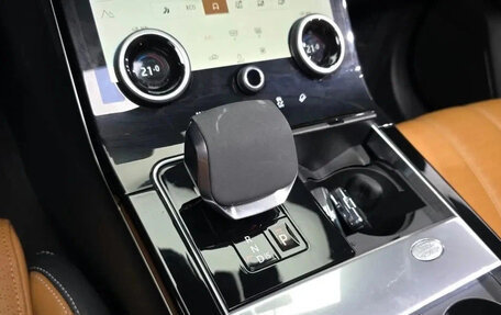Land Rover Range Rover Velar I, 2023 год, 5 550 000 рублей, 6 фотография