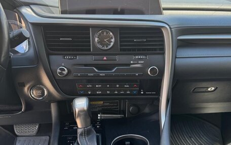 Lexus RX IV рестайлинг, 2018 год, 4 500 000 рублей, 3 фотография