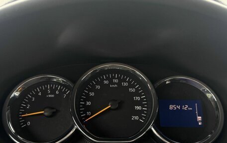 Renault Logan II, 2015 год, 749 000 рублей, 21 фотография