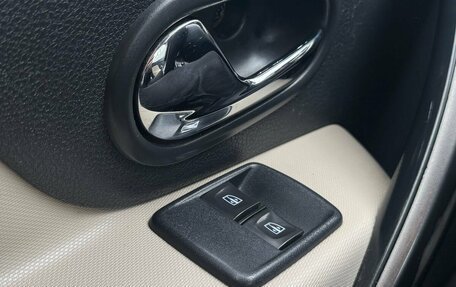 Renault Logan II, 2015 год, 749 000 рублей, 31 фотография