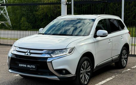 Mitsubishi Outlander III рестайлинг 3, 2016 год, 1 899 000 рублей, 3 фотография