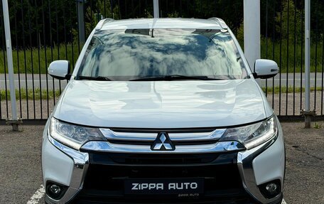 Mitsubishi Outlander III рестайлинг 3, 2016 год, 1 899 000 рублей, 2 фотография