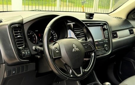 Mitsubishi Outlander III рестайлинг 3, 2016 год, 1 899 000 рублей, 8 фотография