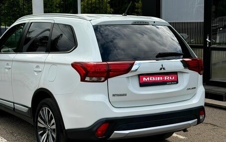 Mitsubishi Outlander III рестайлинг 3, 2016 год, 1 899 000 рублей, 7 фотография