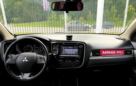 Mitsubishi Outlander III рестайлинг 3, 2016 год, 1 899 000 рублей, 10 фотография