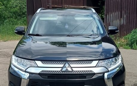 Mitsubishi Outlander III рестайлинг 3, 2020 год, 2 400 000 рублей, 1 фотография