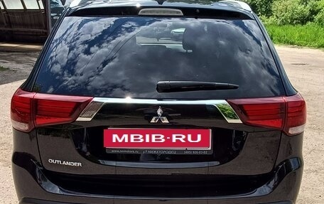 Mitsubishi Outlander III рестайлинг 3, 2020 год, 2 400 000 рублей, 6 фотография