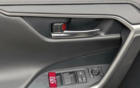 Toyota RAV4, 2021 год, 3 599 000 рублей, 8 фотография