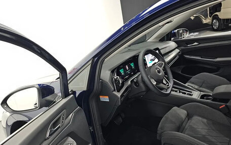 Volkswagen Golf VIII, 2022 год, 2 000 000 рублей, 5 фотография