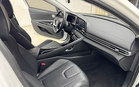 Hyundai Elantra, 2022 год, 1 220 000 рублей, 6 фотография