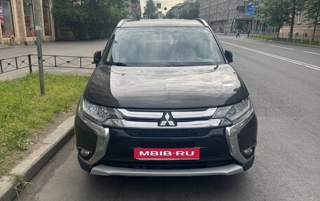 Mitsubishi Outlander III рестайлинг 3, 2016 год, 1 620 000 рублей, 1 фотография