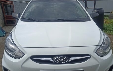 Hyundai Solaris II рестайлинг, 2014 год, 1 100 000 рублей, 1 фотография
