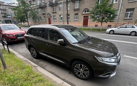 Mitsubishi Outlander III рестайлинг 3, 2016 год, 1 620 000 рублей, 3 фотография
