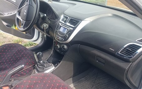 Hyundai Solaris II рестайлинг, 2014 год, 1 100 000 рублей, 5 фотография