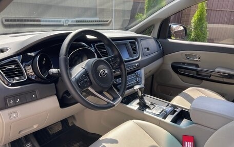 KIA Carnival III, 2017 год, 2 859 000 рублей, 6 фотография