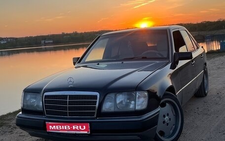 Mercedes-Benz E-Класс, 1993 год, 870 000 рублей, 1 фотография