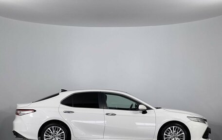 Toyota Camry, 2018 год, 2 350 000 рублей, 4 фотография