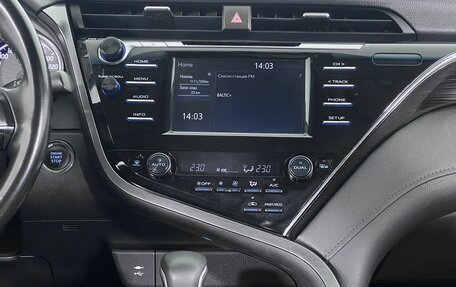 Toyota Camry, 2018 год, 2 350 000 рублей, 15 фотография