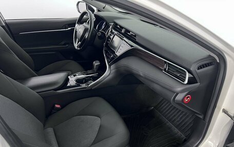 Toyota Camry, 2018 год, 2 350 000 рублей, 12 фотография