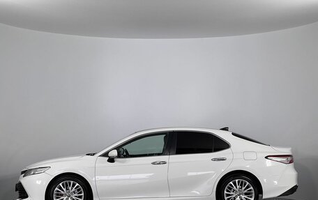 Toyota Camry, 2018 год, 2 350 000 рублей, 8 фотография