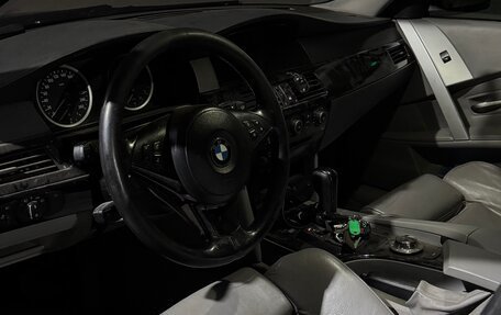 BMW 5 серия, 2004 год, 870 000 рублей, 11 фотография
