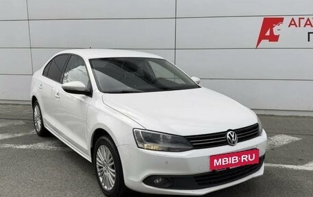 Volkswagen Jetta VI, 2014 год, 995 000 рублей, 3 фотография