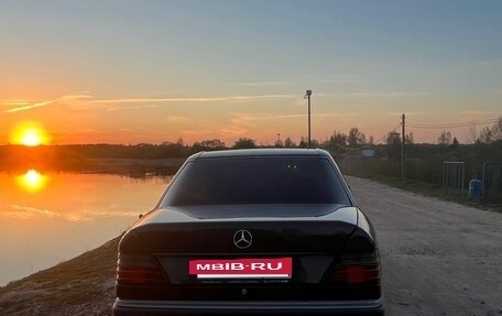 Mercedes-Benz E-Класс, 1993 год, 870 000 рублей, 3 фотография