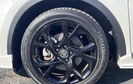 Toyota C-HR I рестайлинг, 2023 год, 2 090 000 рублей, 16 фотография