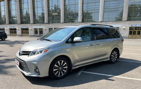 Toyota Sienna III, 2020 год, 3 900 000 рублей, 3 фотография